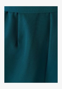 Selected, emerald
