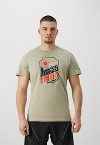 Dynafit - GRAPHIC TEE - Camiseta estampada - rock khaki/badge Imagen en miniatura 1