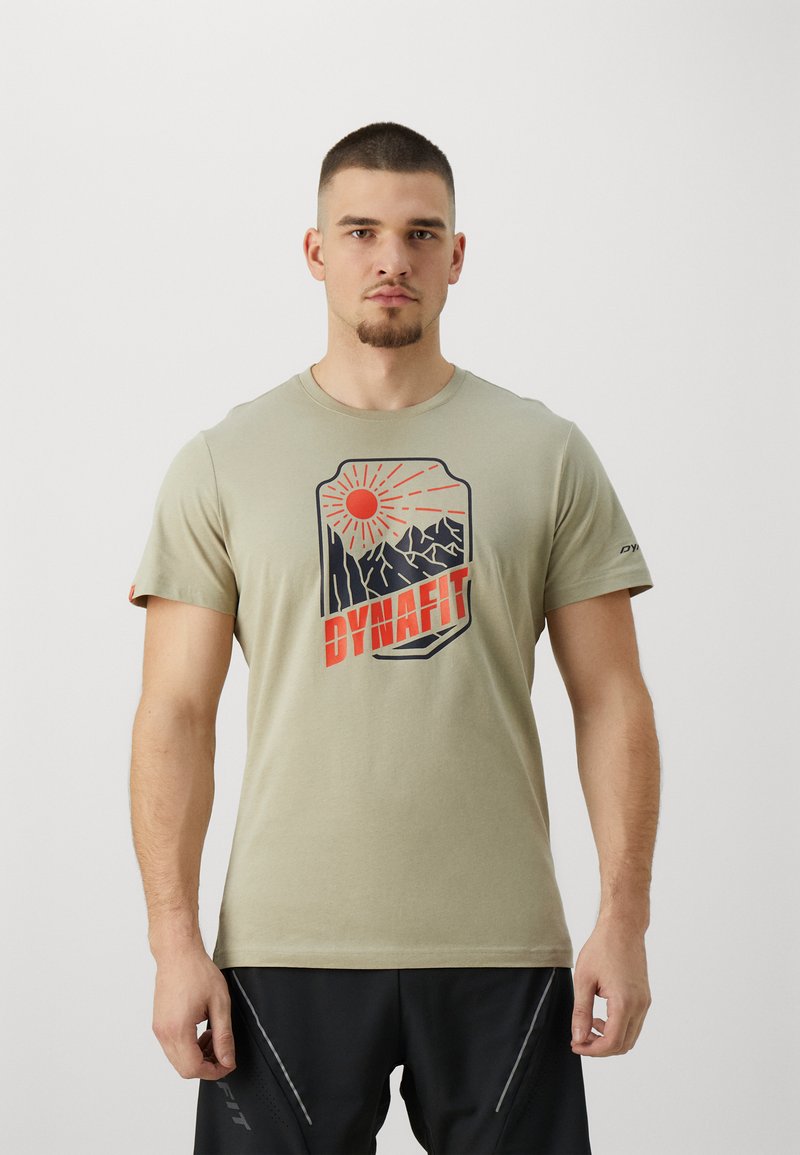 Dynafit GRAPHIC TEE - Triko s potiskem - rock khaki/badge