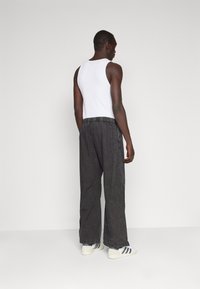 Jack & Jones JPSTPARACHUTE  WASHED PANT UNISEX - Pantalones - black