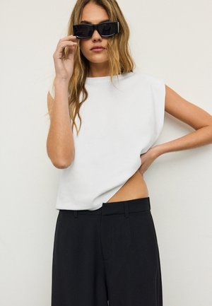 Stradivarius WITH PADDED SHOULDERS - Top - white