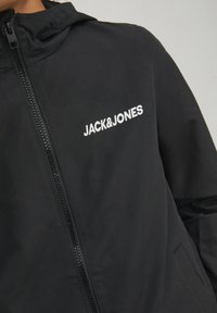 Jack & Jones Junior JJERUSH BLOCKING NOOS JNR - Allvädersjacka - black