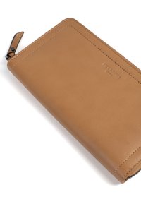 Portafoglio in pelle marrone chiaro con texture liscia, bordi arrotondati, cuciture visibili e chiusura con zip. Presenta un marchio impresso sul fronte.