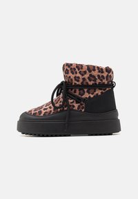 Platform bokacsizmák - black/brown