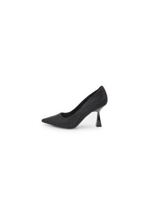 Décolleté nera a punta con superficie texturizzata, decorata con piccoli studs, dotata di un tacco a blocco unico per una maggiore stabilità.