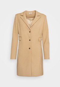 Cappotto beige realizzato in misto lana, con colletto a raglan, bottoni frontali, due tasche laterali e un logo decorativo "LuJo" sul colletto.