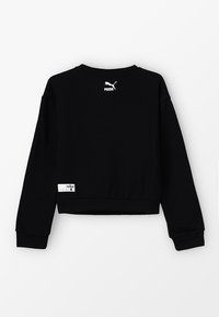 Felpa nera corta con maniche lunghe, caratterizzata da un logo bianco sul retro e un piccolo etichetta sull'orlo, realizzata in tessuto morbido.