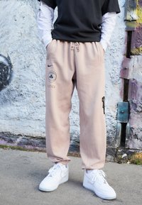 Nike Performance NBA BOSTON CELTICS CITY EDITION PANT - Treningo apatinė dalis - hemp