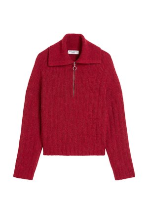 Pull en maille côtelée rouge avec un col, fermeture éclair demi-zip et épaules tombantes ; texture chaleureuse avec une coupe décontractée.