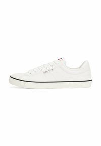 Sneaker blanc en toile avec bout rond, lacets plats et couture latérale. Équipé d'une semelle en caoutchouc noire et d'un petit logo près de la languette.