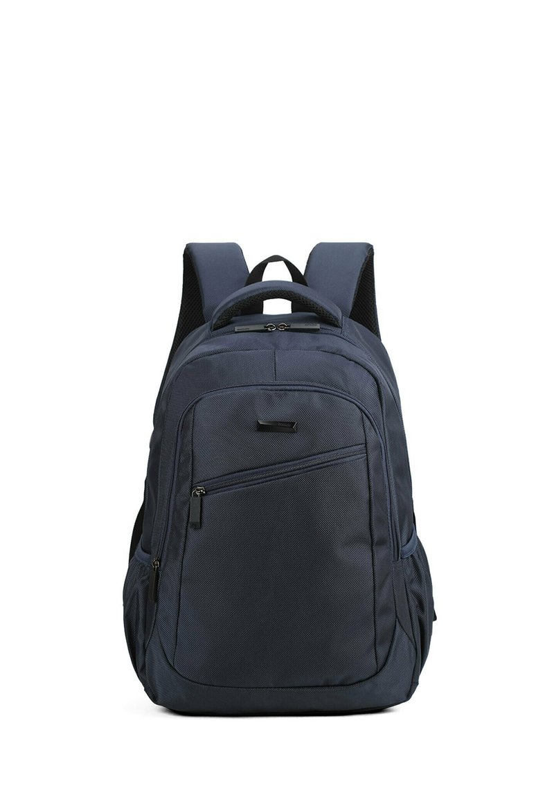 Sac à dos bleu marine en tissu texturé, avec des bretelles rembourrées réglables, une poignée sur le dessus, une poche zippée à l'avant et plusieurs compartiments.
