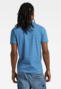 Nifous Stripe T-Shirt | Multi color | ® IL