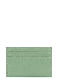 Groene leren kaarthouder met een gestructureerde afwerking, vijf kaartsleuven en witte stiksels langs de randen voor extra duurzaamheid.