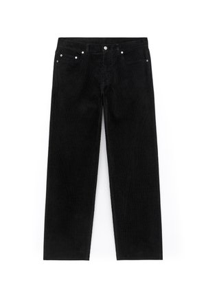 Schwarze Cordhose mit geradem Bein, ausgestattet mit zwei Vordertaschen und metallischen Hardware-Akzenten. Weiche Textur mit vertikalen Rippungen.