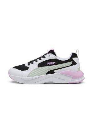 Lavtop Puma sneaker i sort, hvid og pastel pink med mesh og syntetisk overdel, polstret krave og tyk hvid sål.