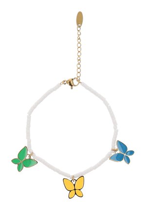 Weißes Perlenarmband mit goldenem Verschluss, mit drei Schmetterlingsanhängern in grünem, gelbem und blauem Emaille.