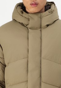 Jack & Jones JJWORLD  brązowy