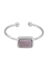 Bracciale a manchetto in argento sterling con un centrale rettangolare di pietra rosa chiaro, caratterizzato da estremità arrotondate e un design minimalista.