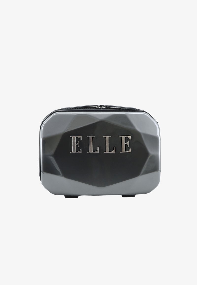 Grau kosmetik etui mit geometrischem Design, glänzender Oberfläche und dem Wort "ELLE" in metallischen Buchstaben auf der Vorderseite. Reißverschluss oben.