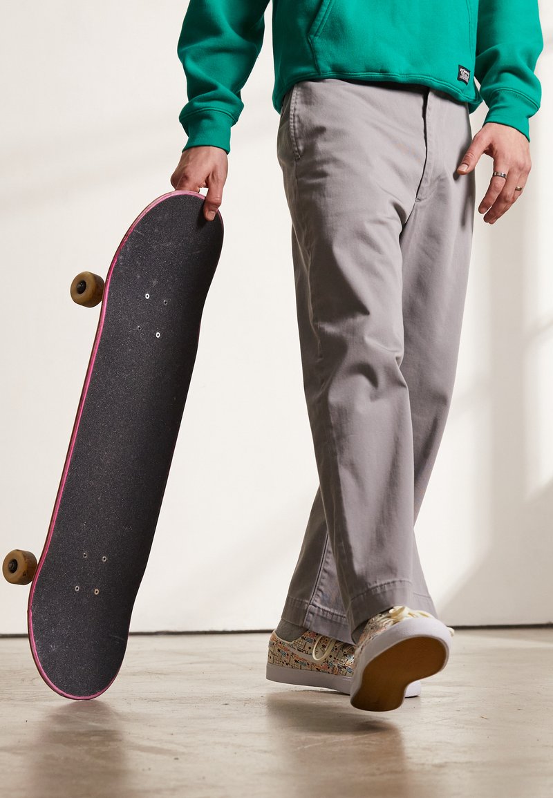 Levi's® Skateboarding SKATE LOOSE CHINO - Calças - cliff grey