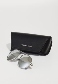 Michael Kors BRENTWOOD - Päikeseprillid - matte silver-coloured