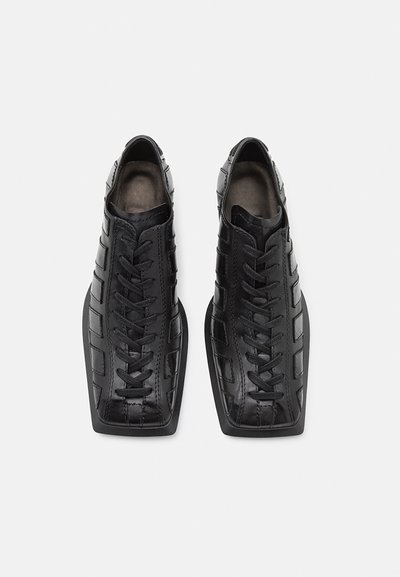 MIISTA GOLDIE BROGUES - Kontsadega nöörsaapad - black