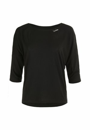 Schwarzes T-Shirt mit lockerer Passform, 3/4-Ärmeln, Bootsausschnitt und subtilen Logodetails auf der linken Schulter. Weicher Stoff mit angenehmer Textur.