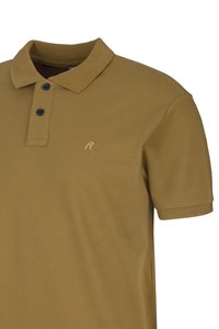 Kurzärmliges braunes Poloshirt mit zwei schwarzen Knöpfen und kleinem gesticktem Logo auf der linken Brust.