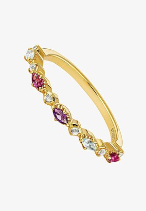 Anillo en tono dorado con piedras de corte marquise y redondo en tonos rosa, púrpura y azul, montadas en un diseño de banda texturizada.