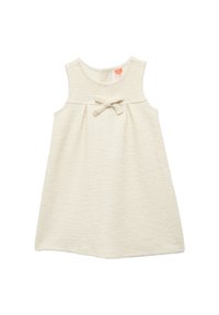Vestido sin mangas color crema con una tela texturizada, que presenta un detalle de lazo en la cintura y un cuello circular. Longitud por debajo de la rodilla.