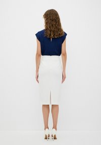 adL WITH BACK ZIPPER - Pouzdrová sukně - beige
