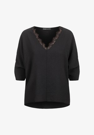 Schwarze Bluse mit V-Ausschnitt und dekorativer Spitzenborte, kurzen Ärmeln und leicht geschwungenem Saum. Strukturierter Stoff mit lockerem Schnitt.