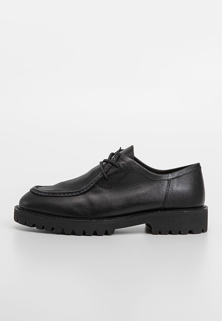 Zapatos con cordones