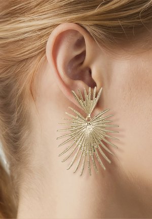 Yokoamii, Pendientes - gold-coloured