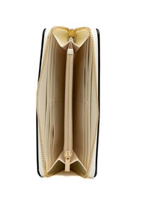 Portafoglio nero e crema con chiusura a zip, scomparti interni e rivestimento in tessuto beige. Presenta hardware in tono oro e una tasca centrale con zip.