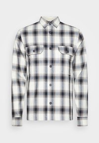 Langsleevige zwart-witte en grijze geruite overhemden met twee knoopzakken op de borst en een kraag.