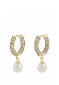 Guld hoops örhängen med en rad av klara kristaller och en pärldroppe. Designen är cirkulär med en texturerad yta.