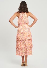 TUSSAH TONYA MIDI - Denné šaty - aria floral orange and pink