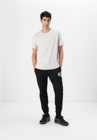 Tommy Jeans JASPE SLIM TEE - Paprasti marškinėliai - grey