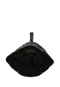 Schwarze Ledertasche mit einer weichen, unstrukturierten Form. Das Innere verfügt über mehrere Fächer und eine Reißverschlusstasche sowie einen stabilen Tragegurt.