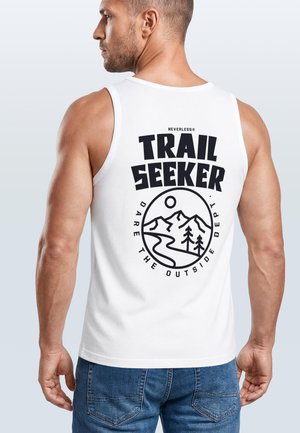 Neverless TANKTOP HERREN MIT GRAFIK-PRINT - TRAIL SEEKER - TRÄGERSHIRT - Top - weiß