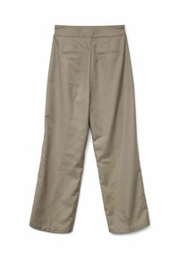 Pantaloni a gamba larga color beige chiaro, con una texture liscia, dotati di una vita alta e due tasche posteriori.