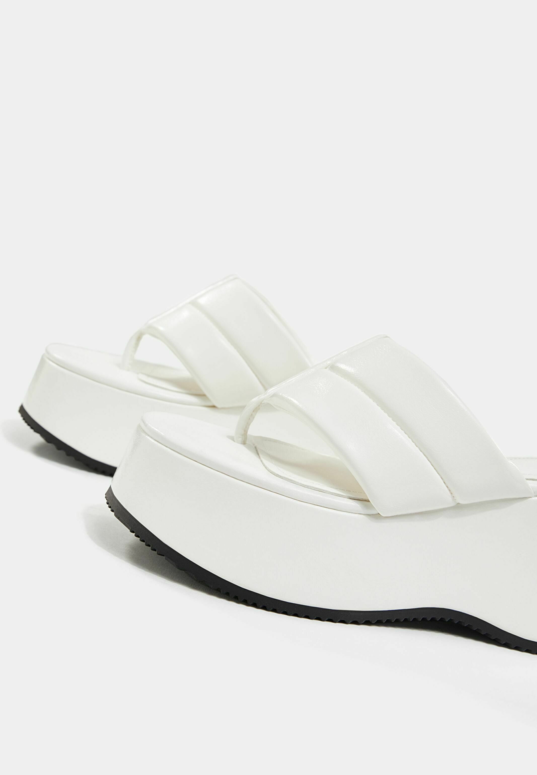 złote sandały bershka