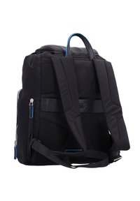 Zaino nero con spallacci imbottiti, pannelli in rete e dettagli blu. Dotato di un compartimento con cerniera e maniglia superiore per un facile trasporto.