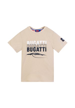 Beiges kurzärmeliges T-Shirt mit mehrlagigem schwarzem und weißem „BUGATTI“-Schriftzug und einer schwarzen Sportwagensilhouette unter dem Schriftzug.