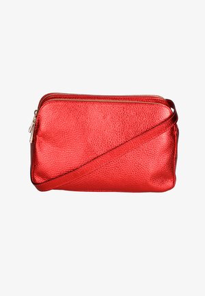 Rote strukturierte Leder-Umhängetasche mit zwei goldenen Reißverschlüssen und verstellbarem Riemen.