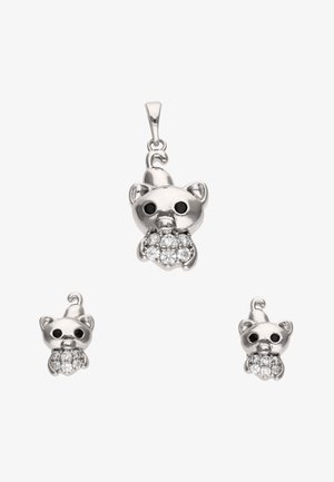 Sølv smykkesæt formet som grise med sorte øjne og krystalklynger på snuderne, inklusive én vedhæng og to matchende øreringe.