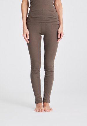 Braune, enganliegende Leggings aus strukturiertem Stoff, mit einem hohen Bund und einer glatten Verarbeitung, die sich zu den Knöcheln verjüngen.