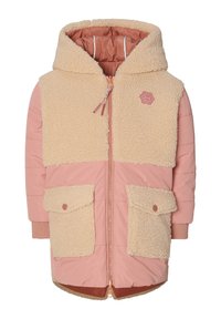 Veste à capuche rose et beige en tissu rembourré avec un devant texturé et duveteux, dotée de deux poches avant. Fermeture zippée avec un logo de marque.