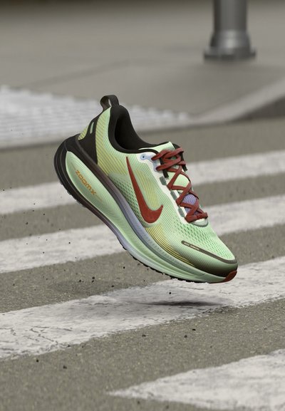 Nike Performance VOMERO